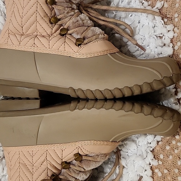 Baretrap Duck Boots - Picture 10 of 16